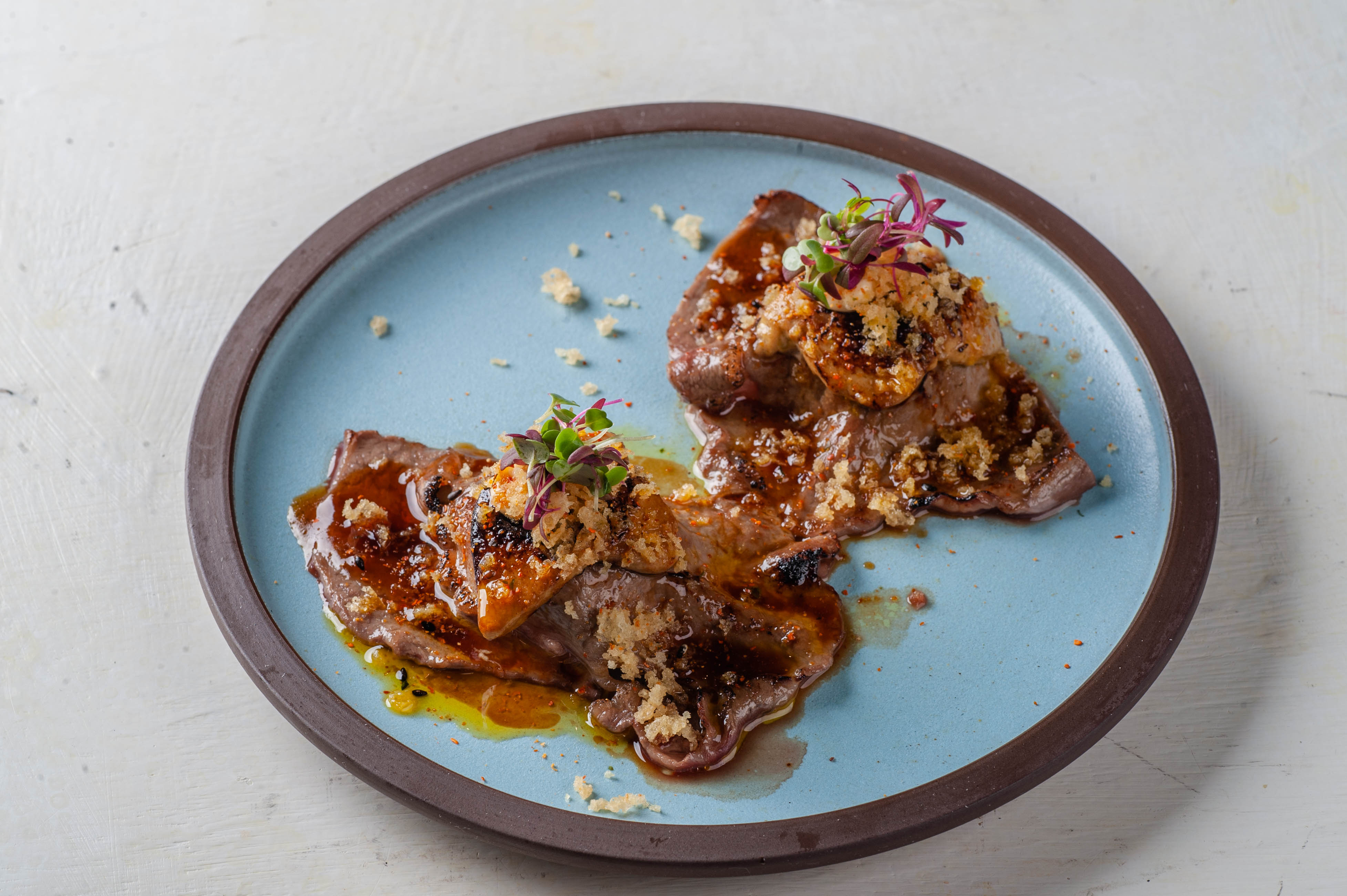 Опалённые суши рибай с фуа-гра